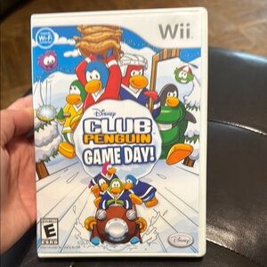 Disney Club Penguin Game Day Wii - Colorful Adventure